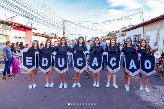 MOMENTO CÍVICO E DESFILES DE ESCOLAS 